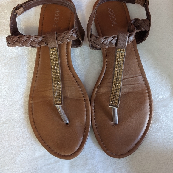 🔥LAST CHANCE - DONATING Sept 4/22🔥🛍️FREE ADD ON 🛍️Gold accented flip flops - Picture 3 of 5